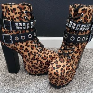 Platform studded leopard boots with zipper